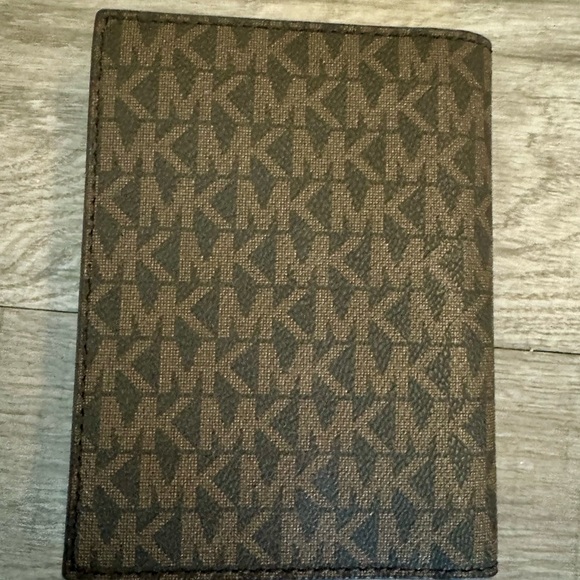 Michael Kors Brown Monogram Jet Set Passport Holder Wallet - Picture 2 of 3